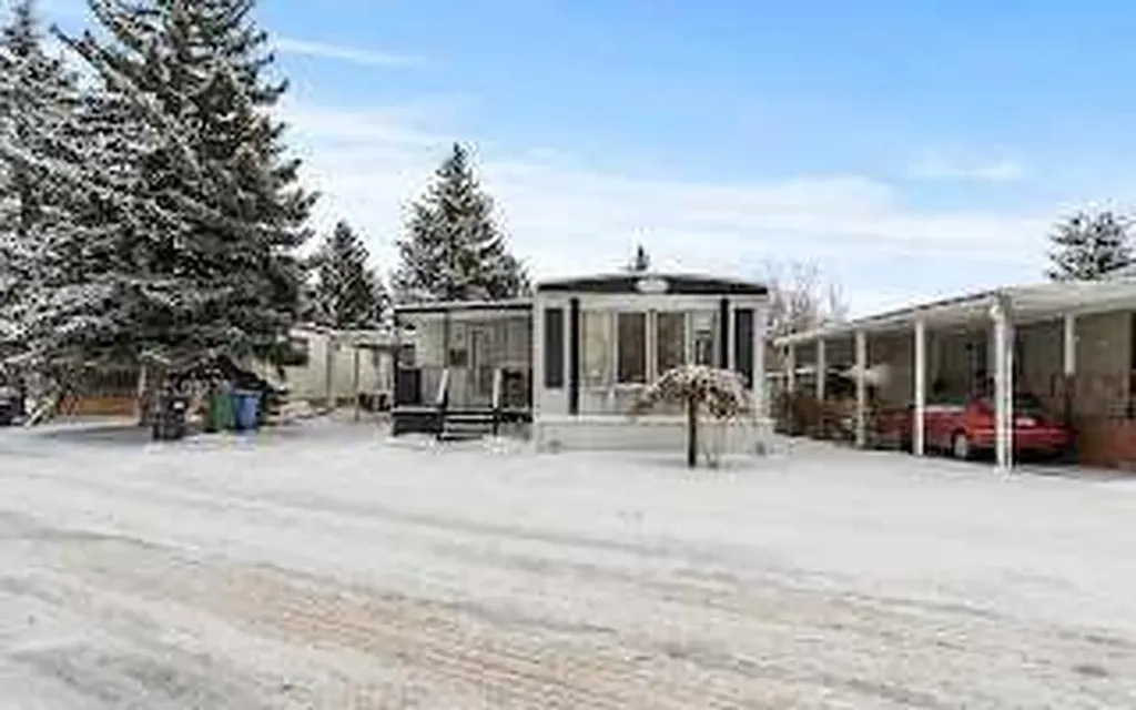 3223 83 Street NW Calgary AB T3B 5N6