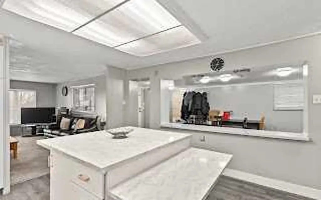 3223 83 Street NW Calgary AB T3B 5N6
