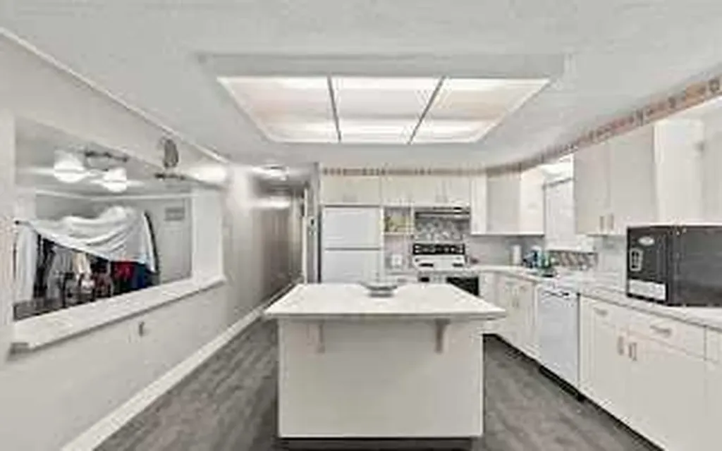 3223 83 Street NW Calgary AB T3B 5N6