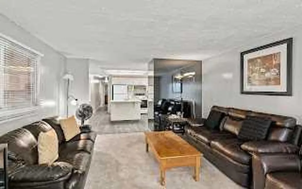 3223 83 Street NW Calgary AB T3B 5N6