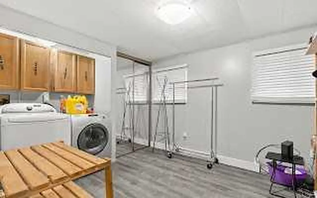 3223 83 Street NW Calgary AB T3B 5N6