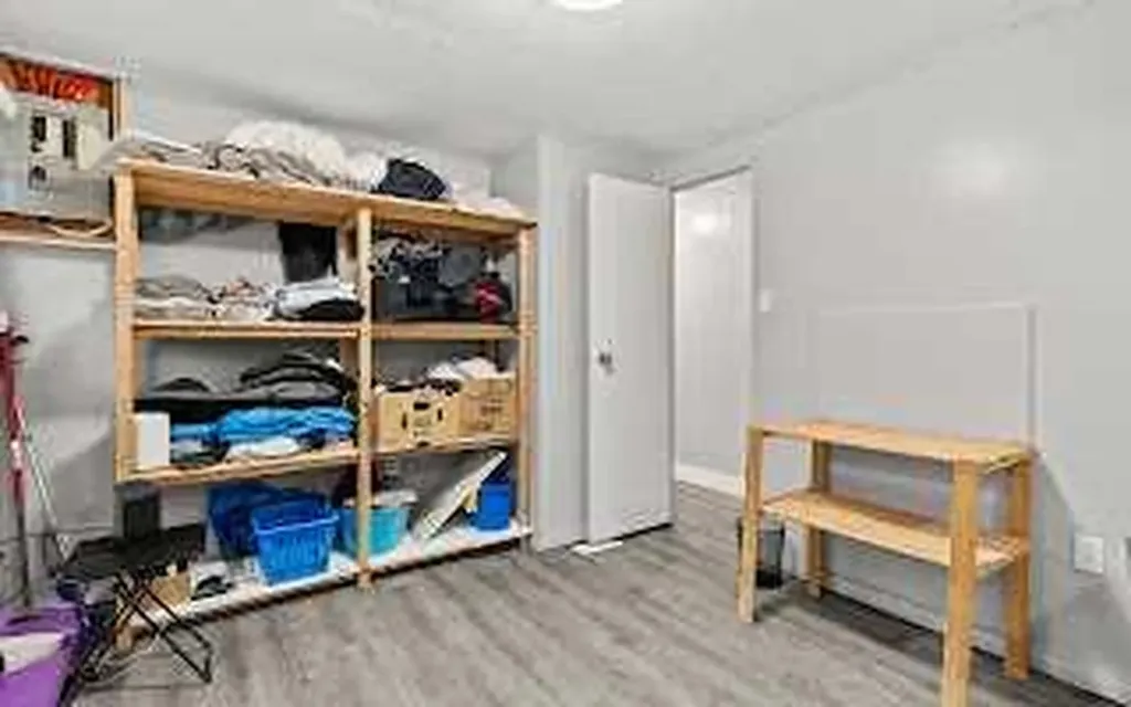 3223 83 Street NW Calgary AB T3B 5N6