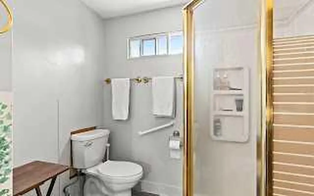 3223 83 Street NW Calgary AB T3B 5N6
