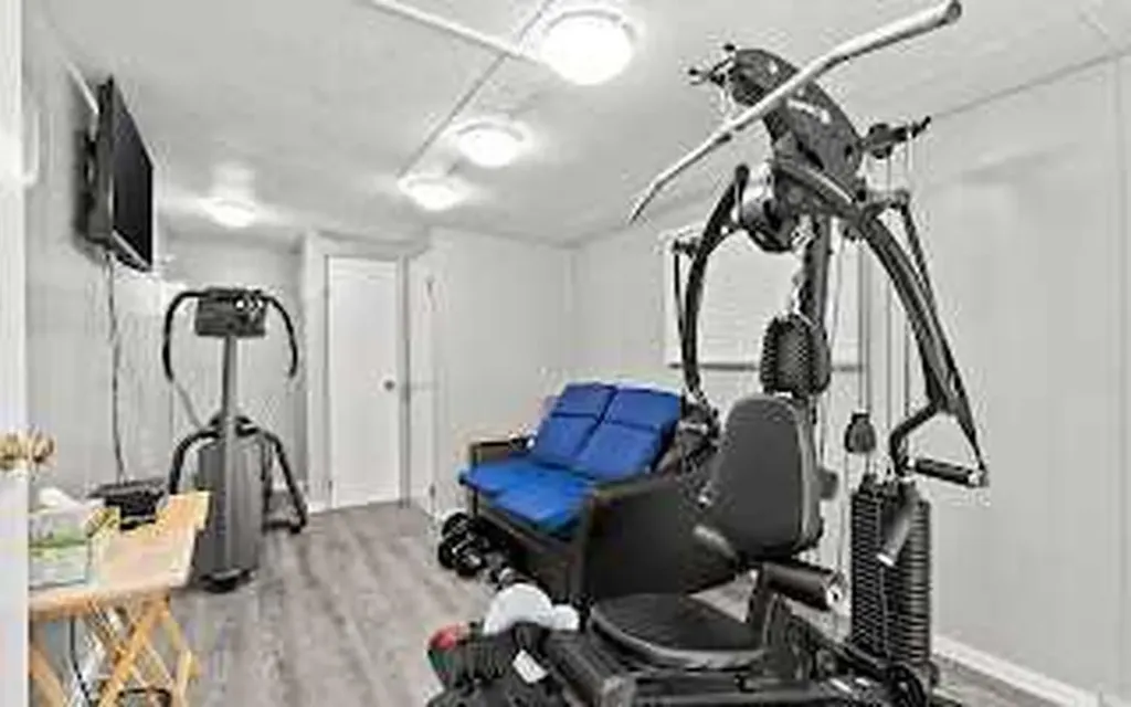 3223 83 Street NW Calgary AB T3B 5N6
