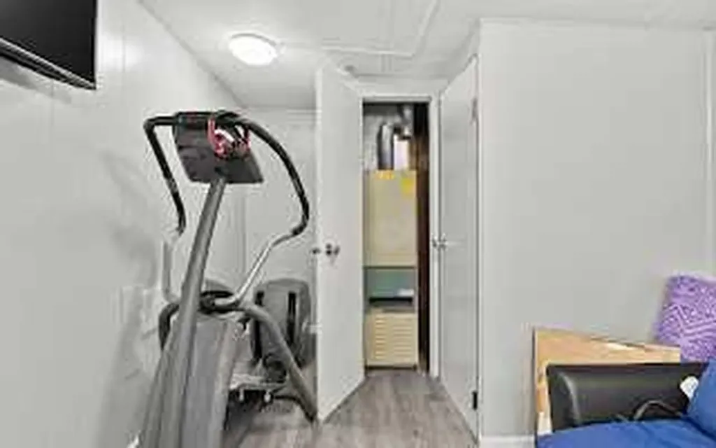 3223 83 Street NW Calgary AB T3B 5N6