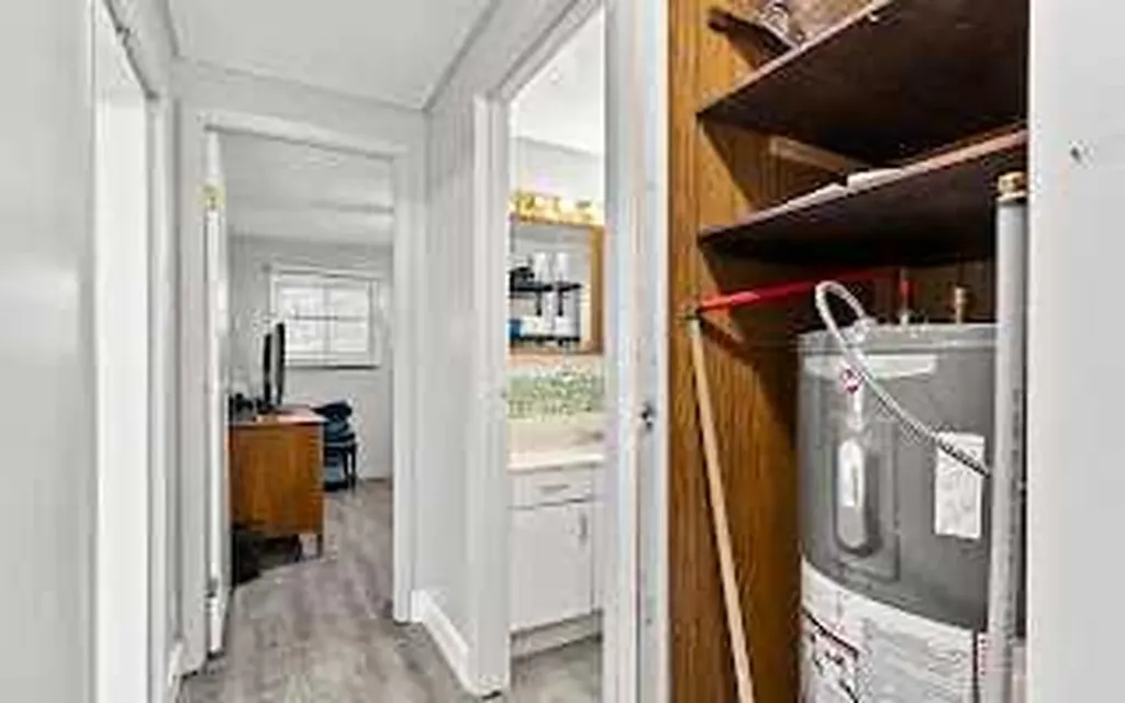 3223 83 Street NW Calgary AB T3B 5N6