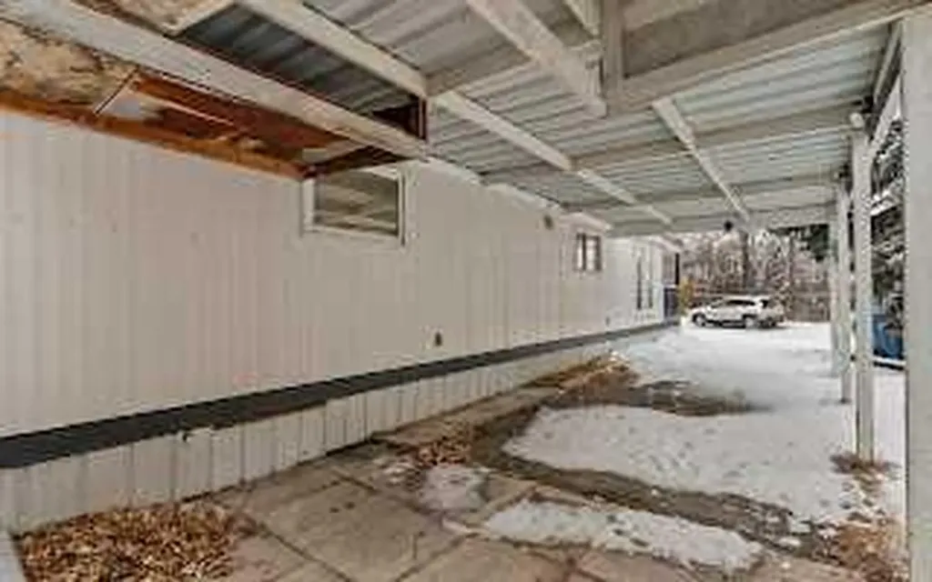 3223 83 Street NW Calgary AB T3B 5N6