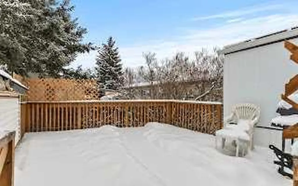 3223 83 Street NW Calgary AB T3B 5N6