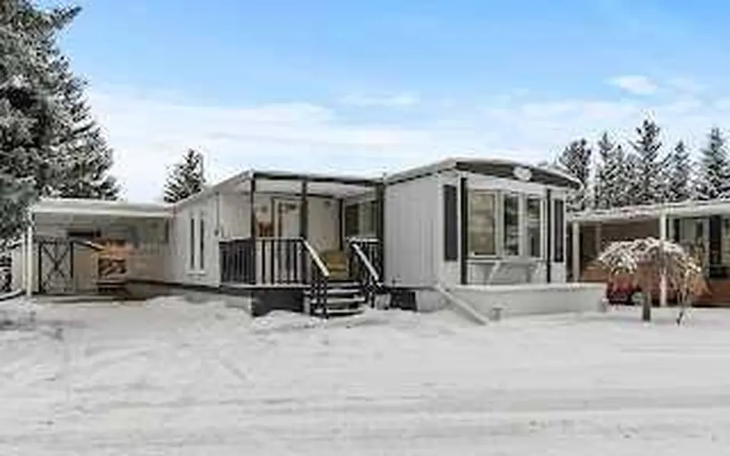 3223 83 Street NW Calgary AB T3B 5N6