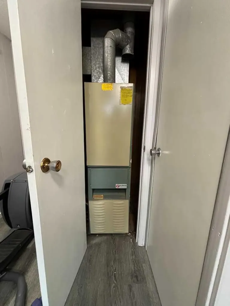 3223 83 Street NW Calgary AB T3B 5N6