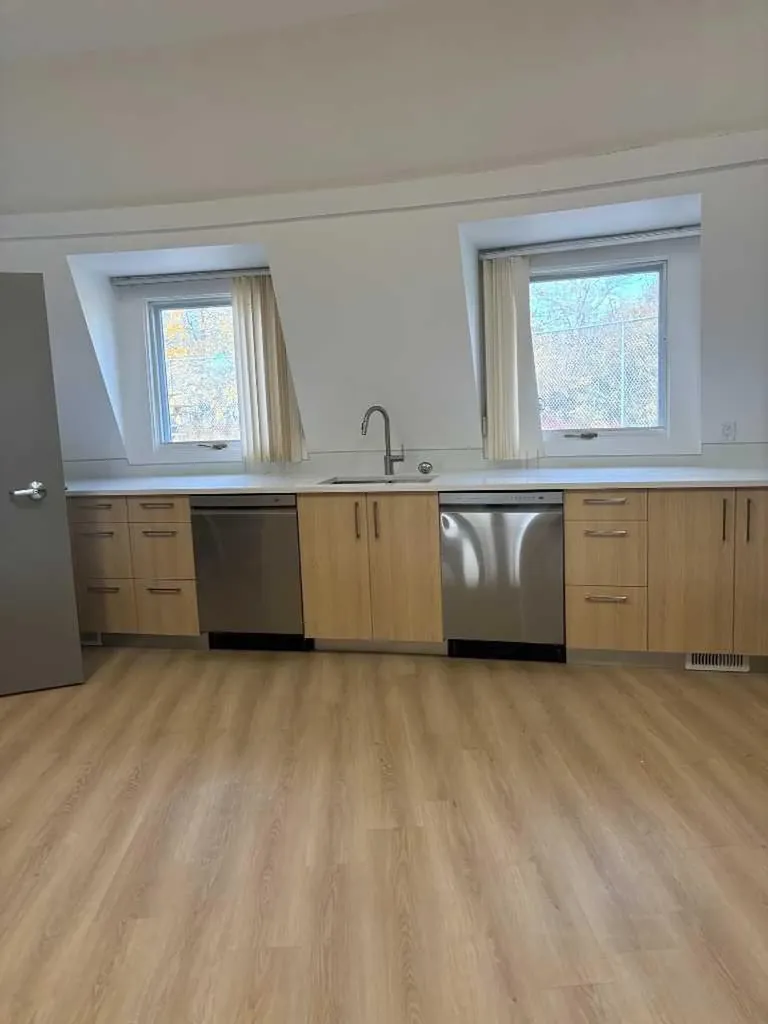 3223 83 Street NW Calgary AB T3B 5N6