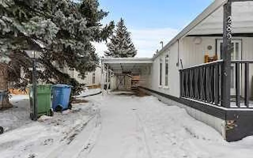 3223 83 Street NW Calgary AB T3B 5N6