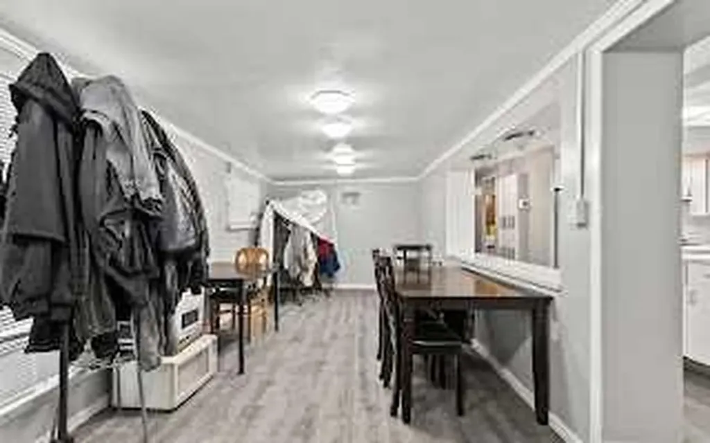 3223 83 Street NW Calgary AB T3B 5N6