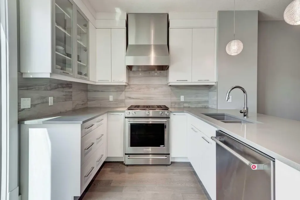 112 Burma Star Road SW Calgary AB T3E7Y4