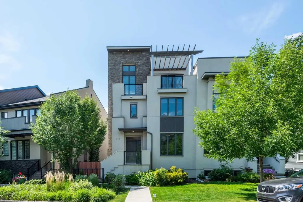 112 Burma Star Road SW Calgary AB T3E7Y4