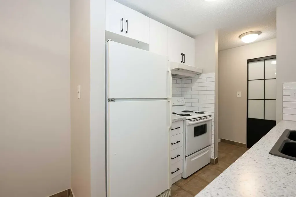 71 Cosgrove Crescent Red Deer AB T4P 2Z6