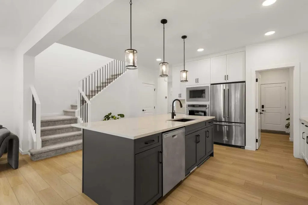 50 Royston Terrace NW Calgary AB T3L 0K2