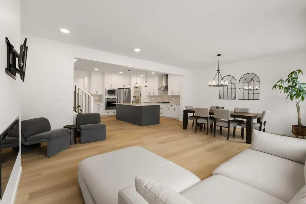 50 Royston Terrace NW Calgary AB T3L 0K2