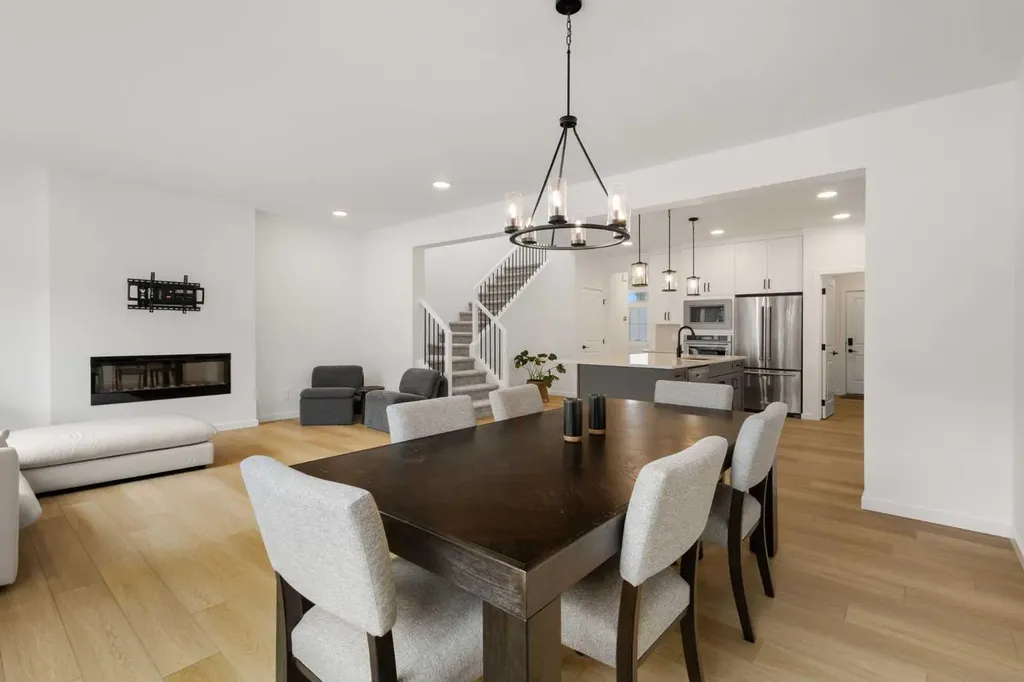 50 Royston Terrace NW Calgary AB T3L 0K2