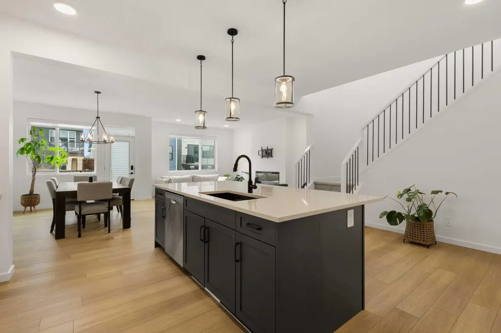 50 Royston Terrace NW Calgary AB T3L 0K2