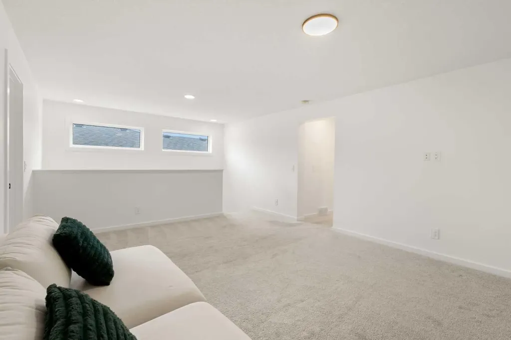 50 Royston Terrace NW Calgary AB T3L 0K2