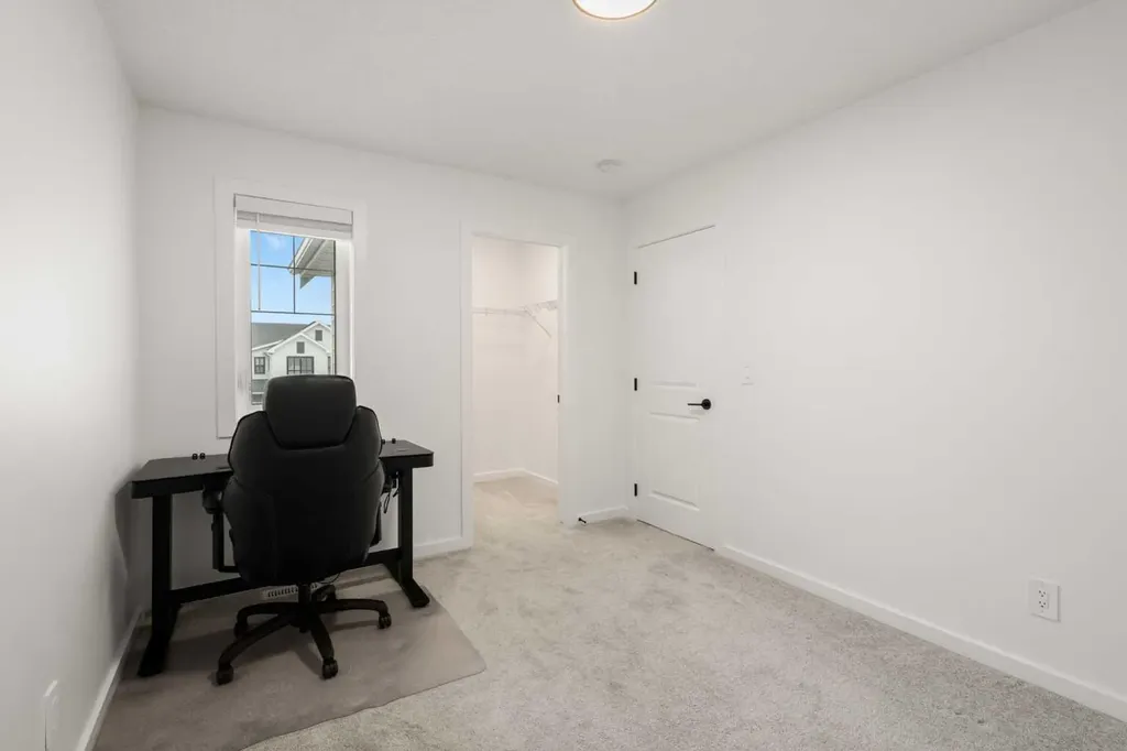 50 Royston Terrace NW Calgary AB T3L 0K2