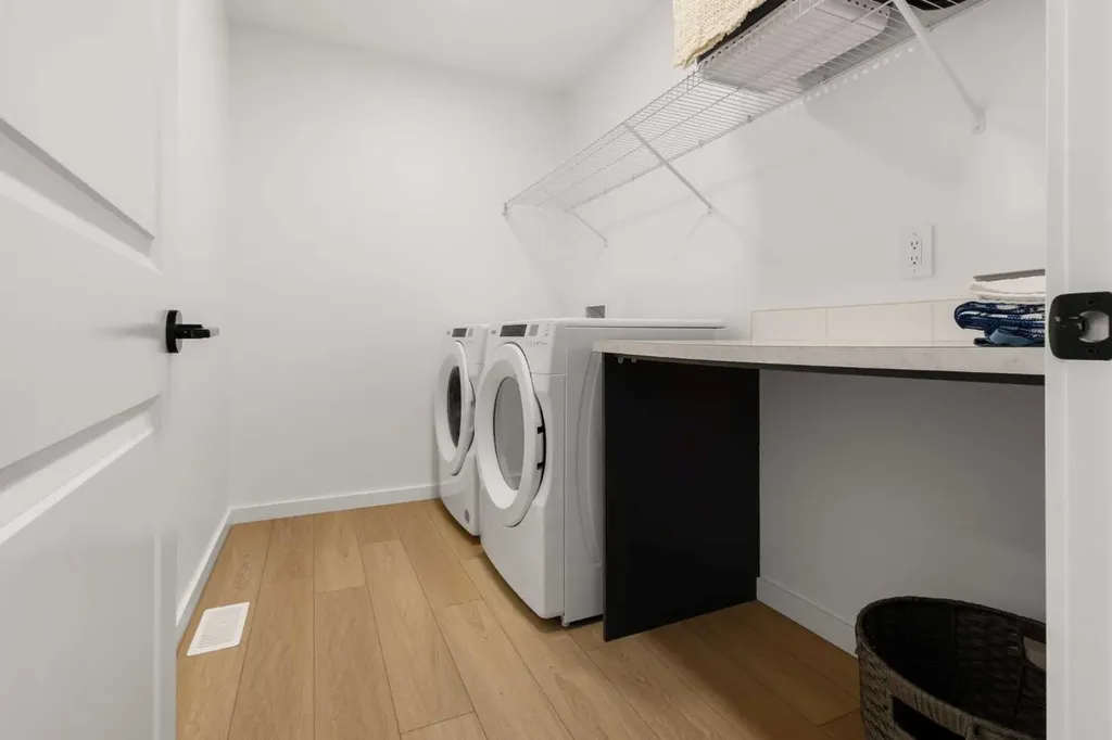 50 Royston Terrace NW Calgary AB T3L 0K2
