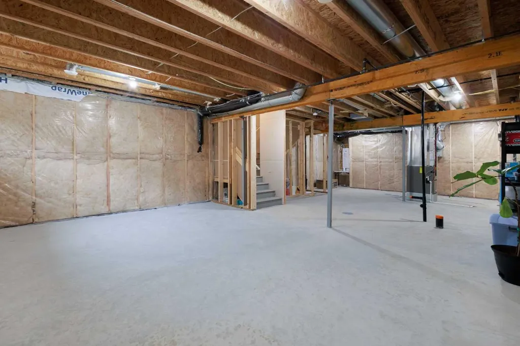 50 Royston Terrace NW Calgary AB T3L 0K2