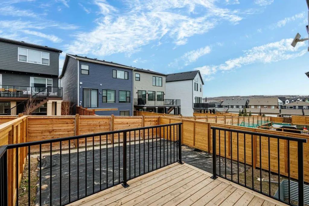 50 Royston Terrace NW Calgary AB T3L 0K2