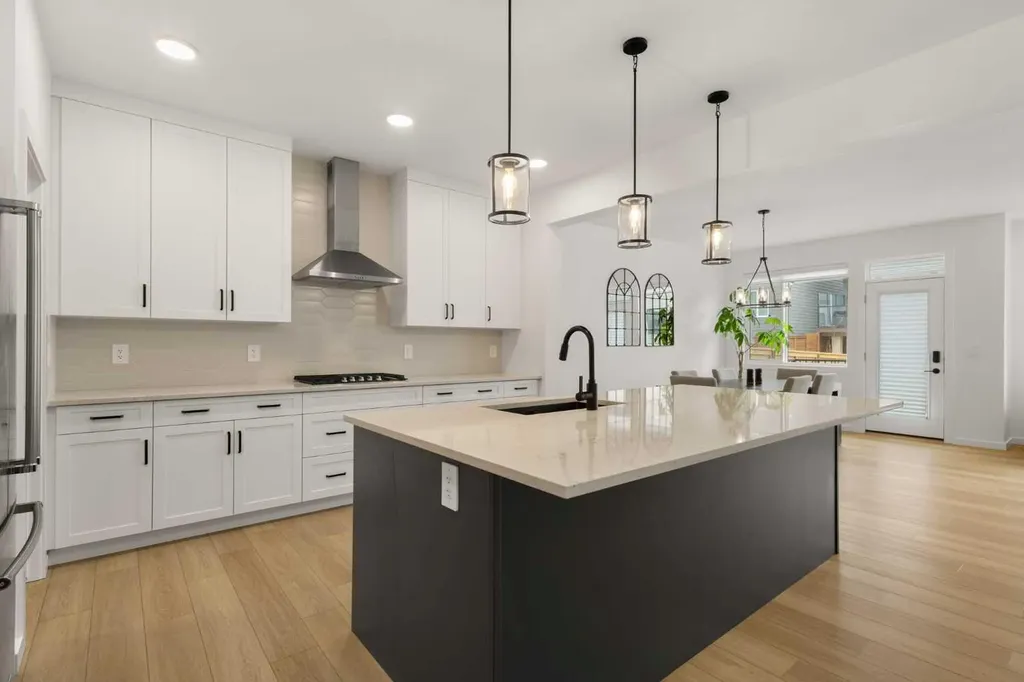 50 Royston Terrace NW Calgary AB T3L 0K2