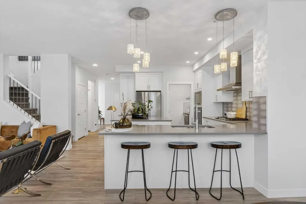 113 Sandpiper Bay Chestermere AB T1X 0Y5