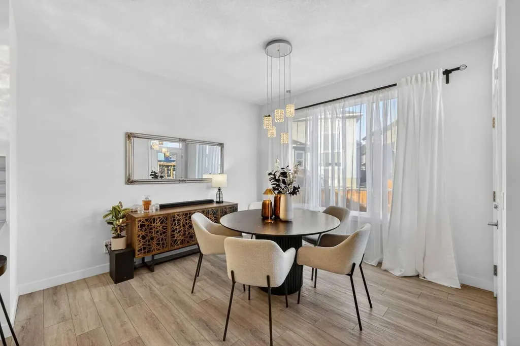 113 Sandpiper Bay Chestermere AB T1X 0Y5