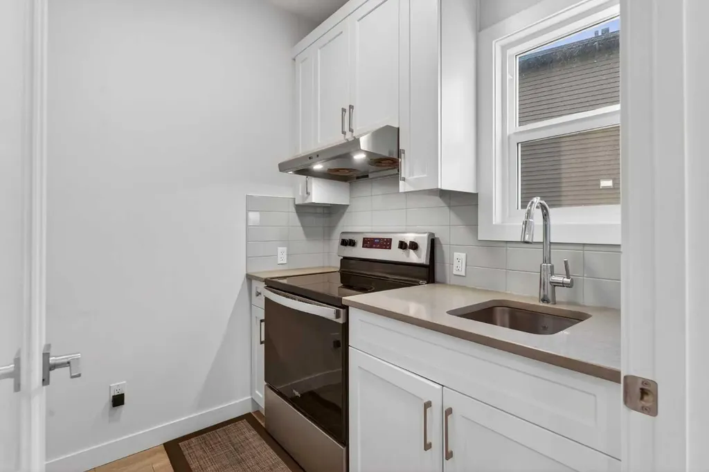 113 Sandpiper Bay Chestermere AB T1X 0Y5