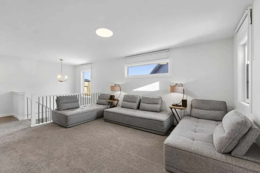 113 Sandpiper Bay Chestermere AB T1X 0Y5