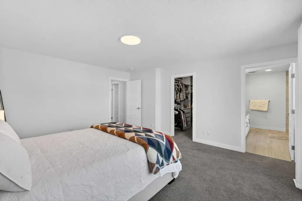 113 Sandpiper Bay Chestermere AB T1X 0Y5