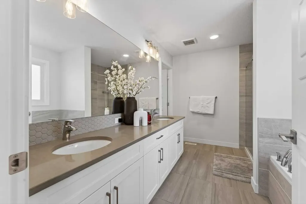 113 Sandpiper Bay Chestermere AB T1X 0Y5