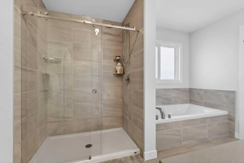 113 Sandpiper Bay Chestermere AB T1X 0Y5