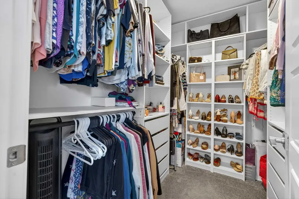 113 Sandpiper Bay Chestermere AB T1X 0Y5