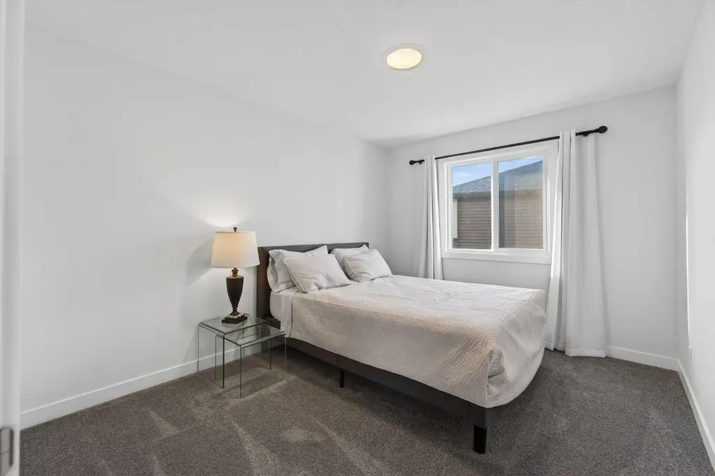113 Sandpiper Bay Chestermere AB T1X 0Y5