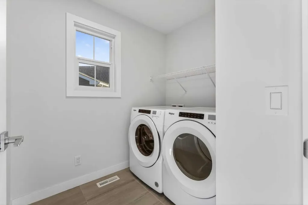 113 Sandpiper Bay Chestermere AB T1X 0Y5