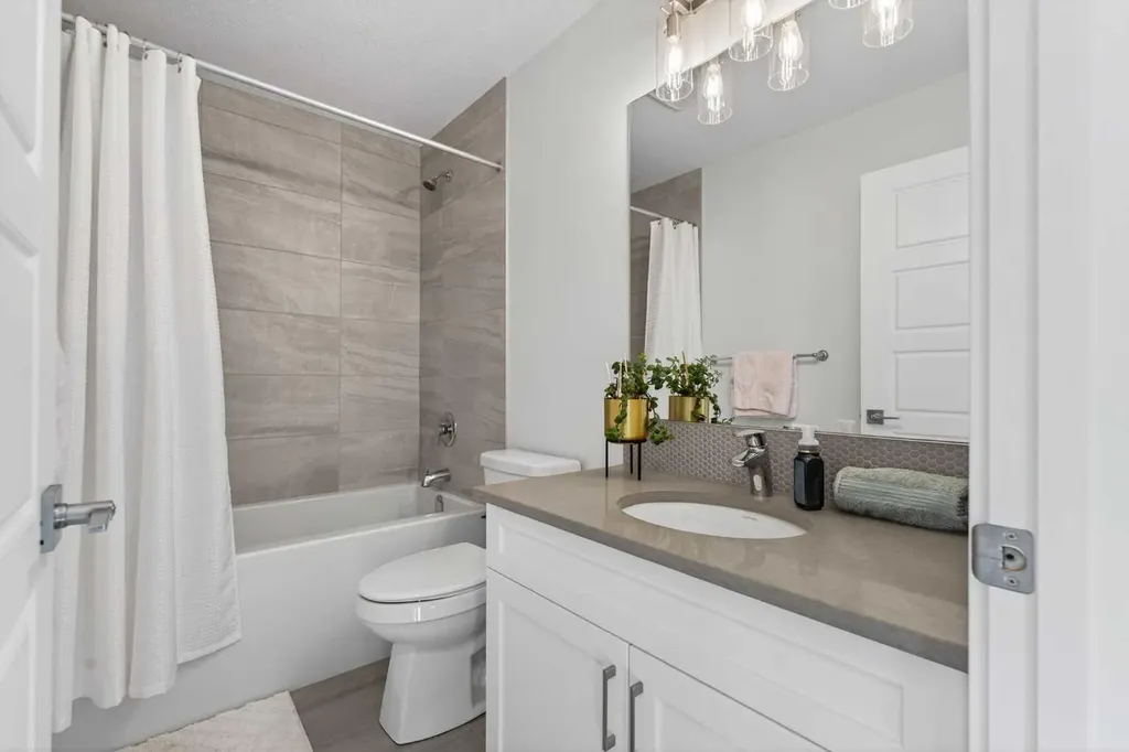 113 Sandpiper Bay Chestermere AB T1X 0Y5