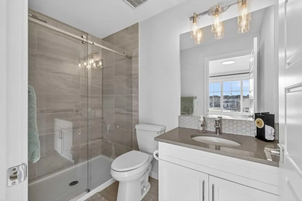 113 Sandpiper Bay Chestermere AB T1X 0Y5