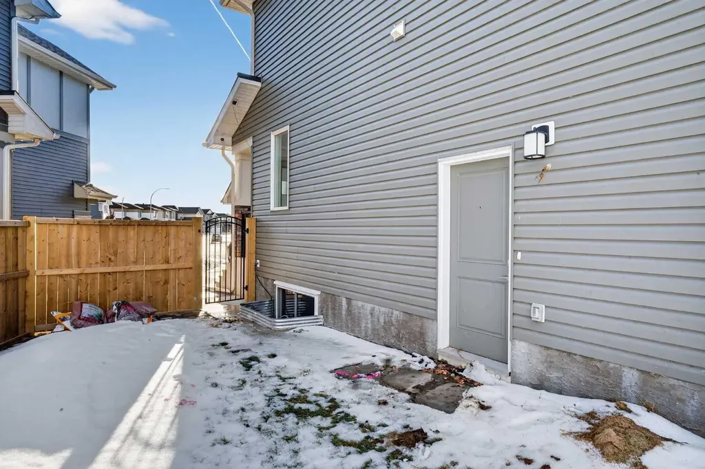113 Sandpiper Bay Chestermere AB T1X 0Y5