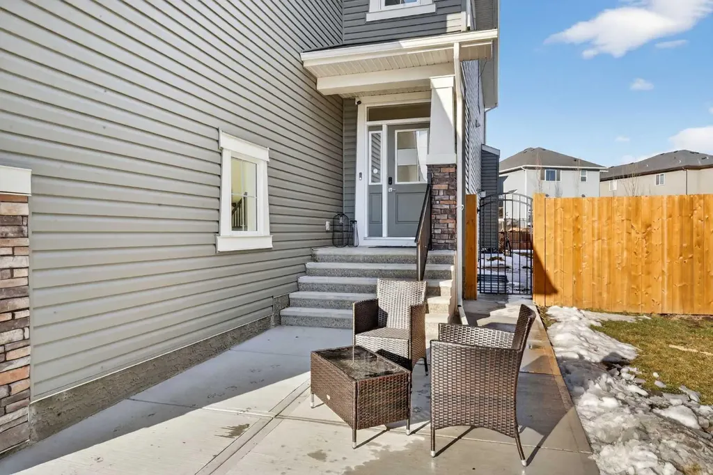 113 Sandpiper Bay Chestermere AB T1X 0Y5