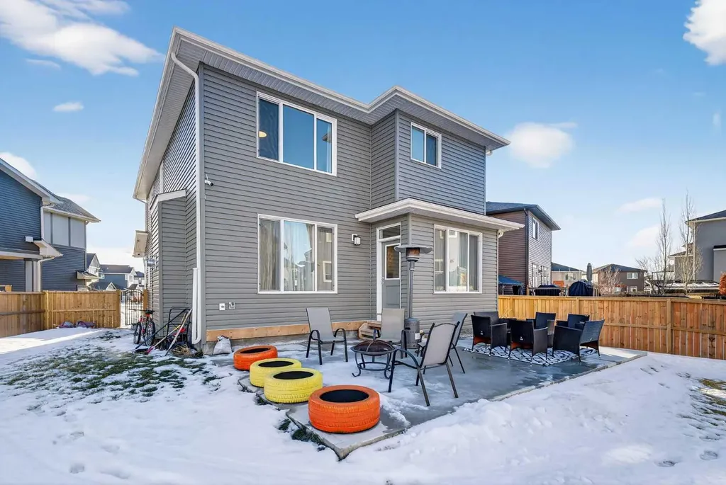 113 Sandpiper Bay Chestermere AB T1X 0Y5