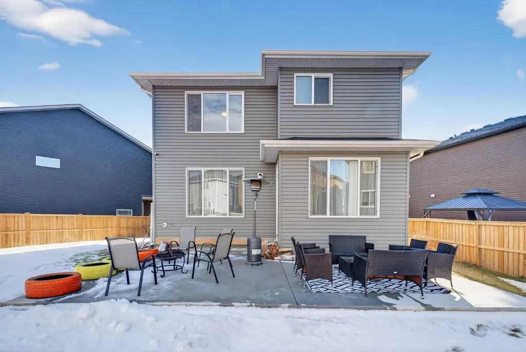 113 Sandpiper Bay Chestermere AB T1X 0Y5