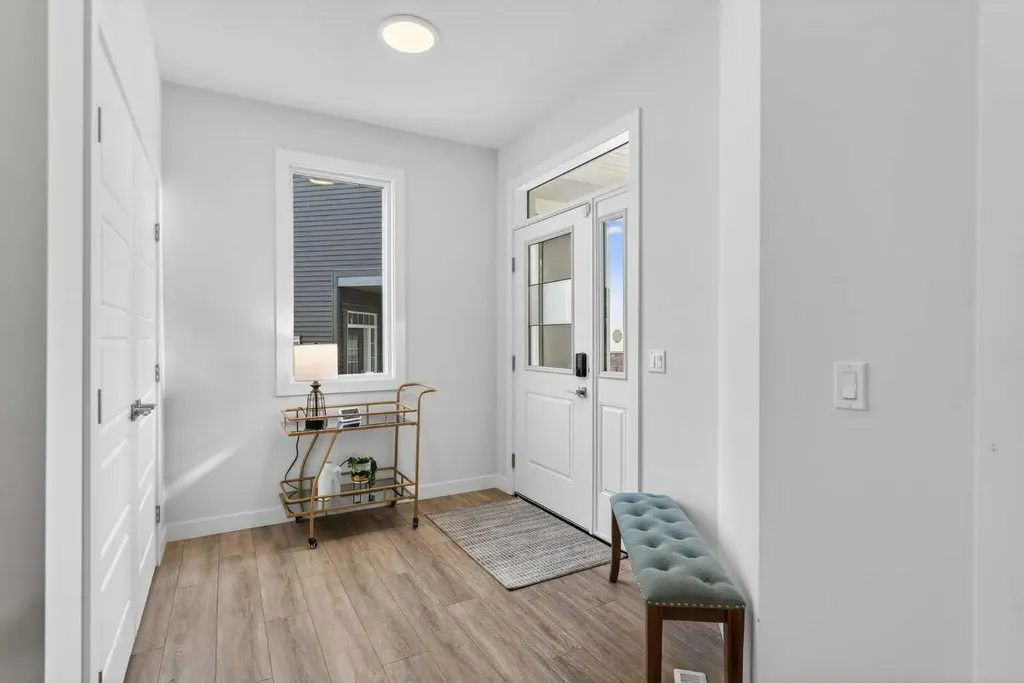 113 Sandpiper Bay Chestermere AB T1X 0Y5