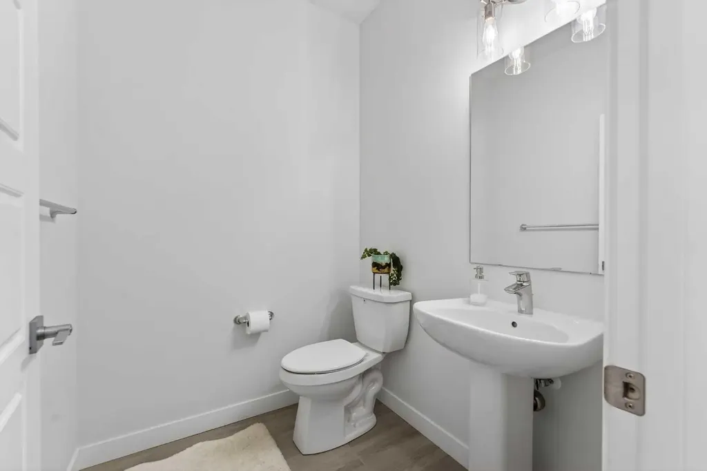 113 Sandpiper Bay Chestermere AB T1X 0Y5