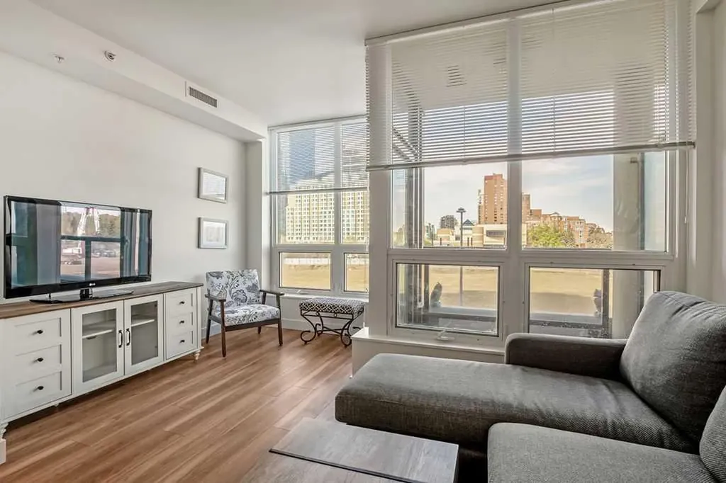 222 Riverfront Avenue SW Calgary AB T2P 0X2