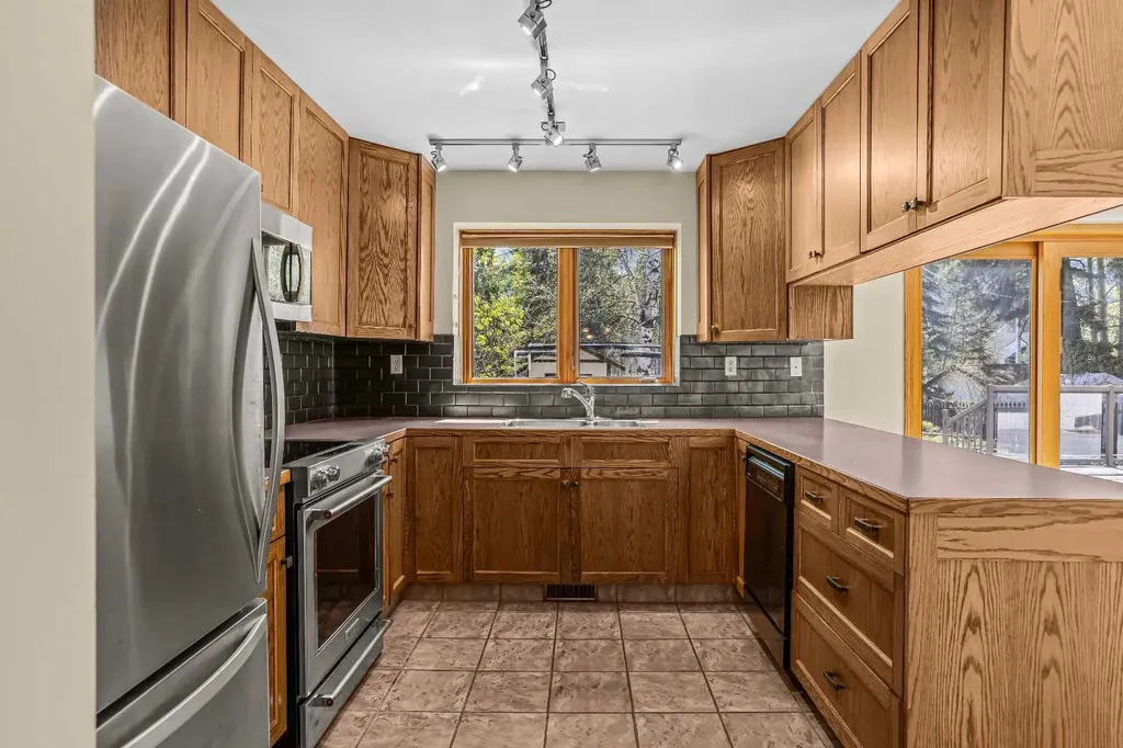 933 15th Street Canmore AB T1W 1X2